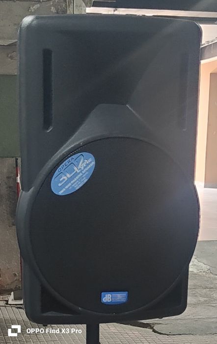 colunas 2 tripés mesa de mistura um amplificador