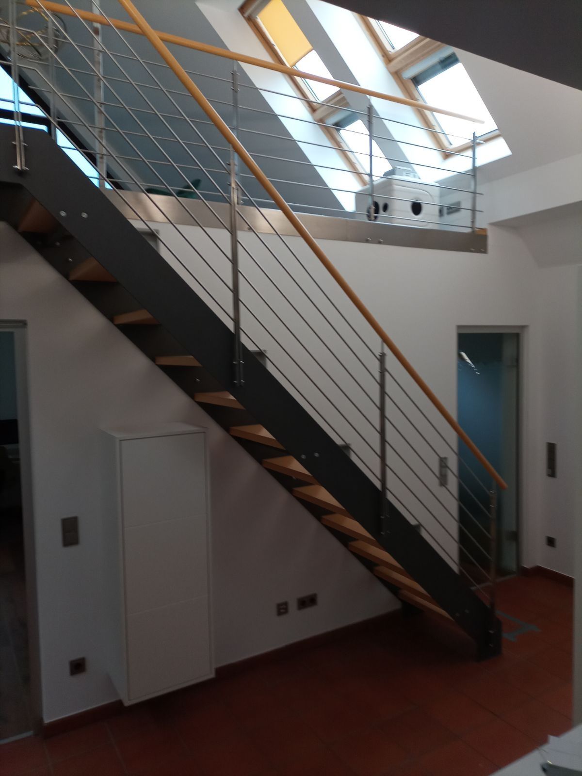 Sprzedam schody drewniane na konstrukcji metalowej