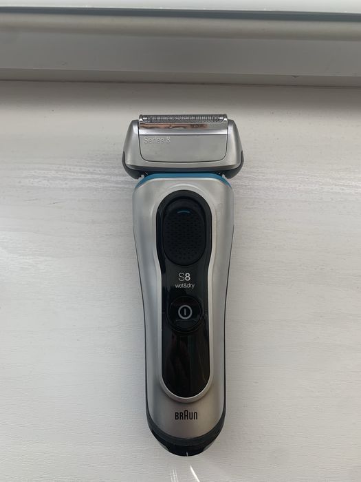 Єлектробритва Braun series 8