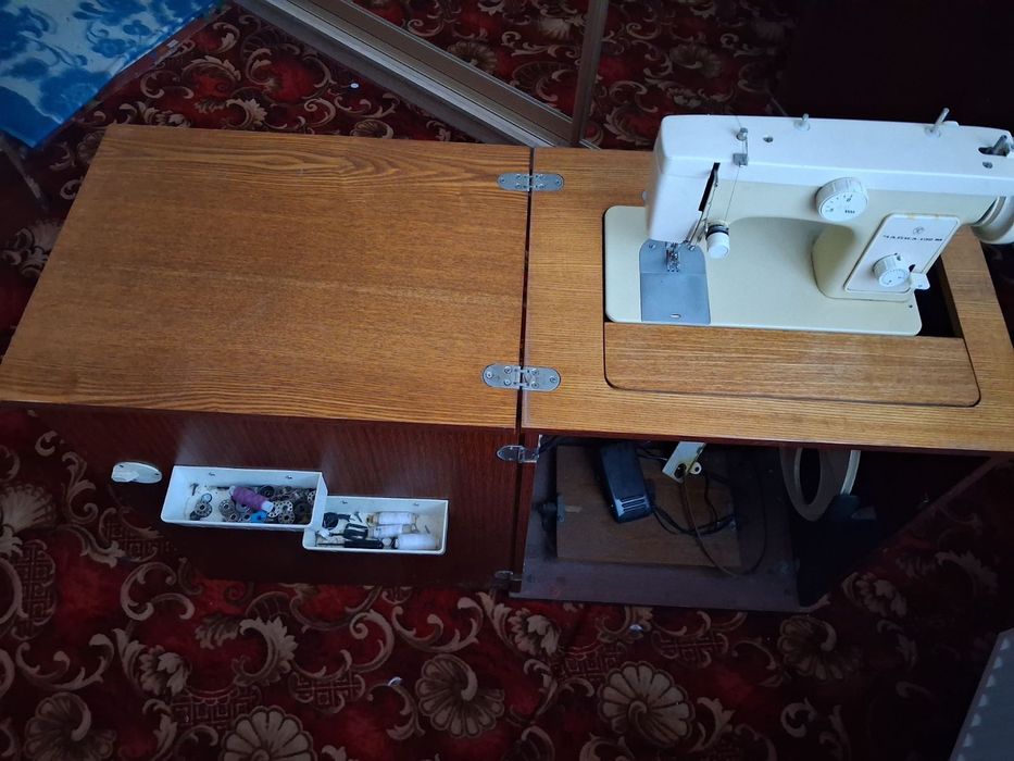 Швейна машина " Чайка"