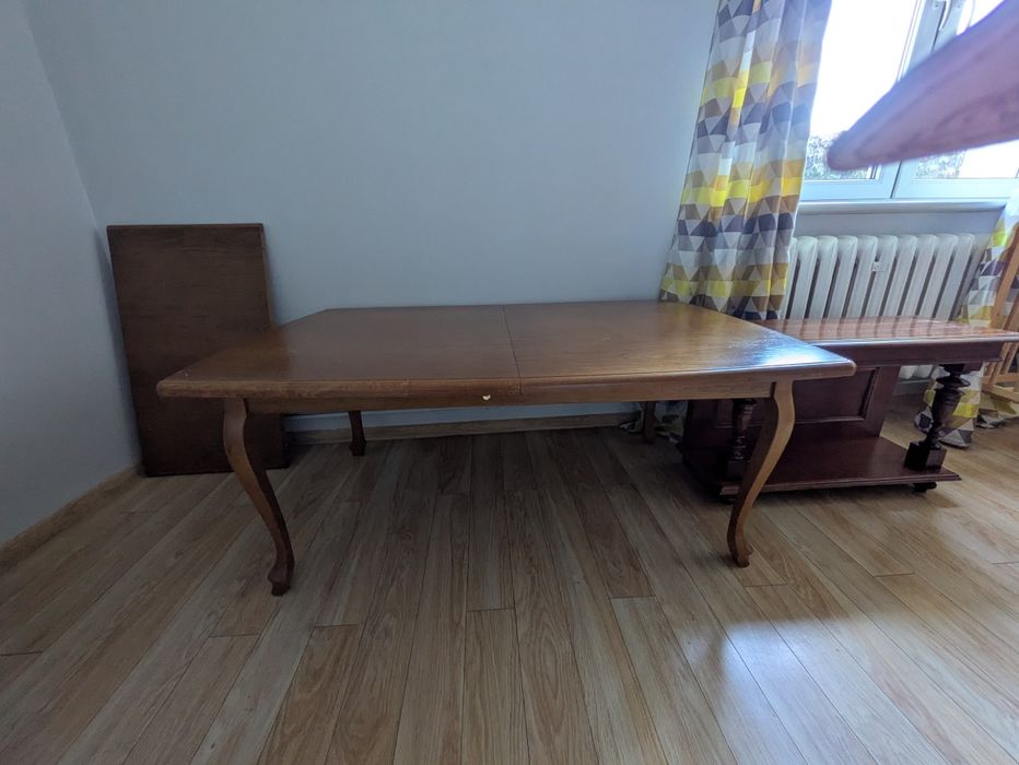 Stylowy stół do salonu