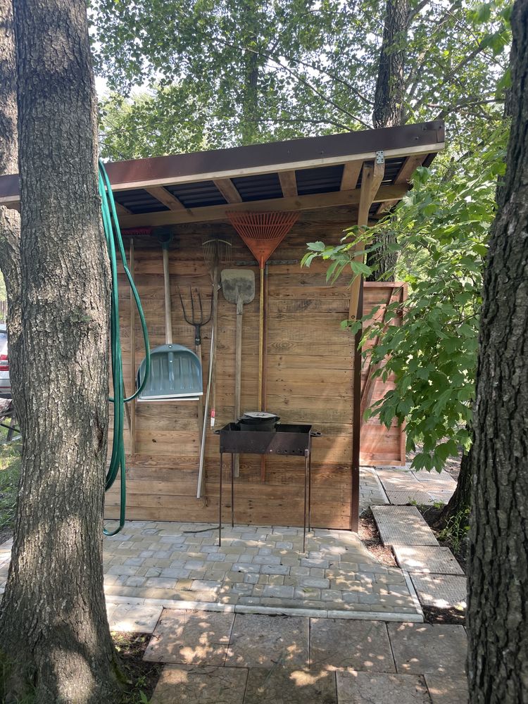 Продається ділянка в лісі з  будинком.