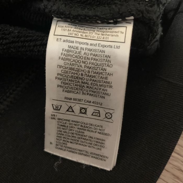 Худі adidas , розмір M-L але оверсайз, чорна, з логотипом спереді
