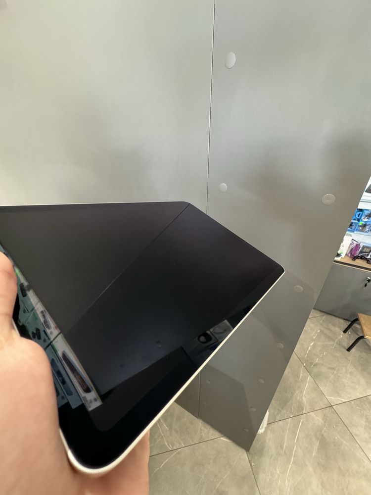 Ipad air 5th 64gb.  2022