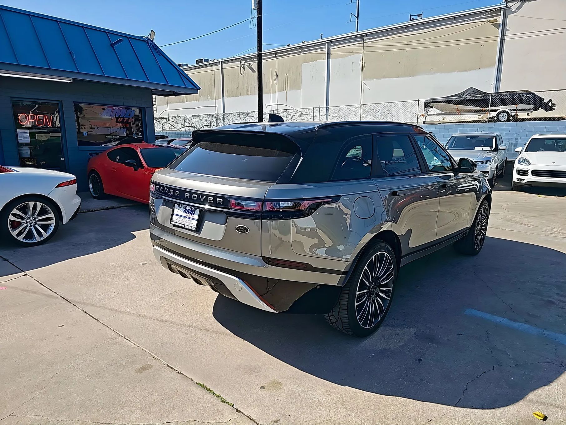 Land Rover Range Rover Velar R-Dynamic SE / 2.0L / Auto Sprawdzone