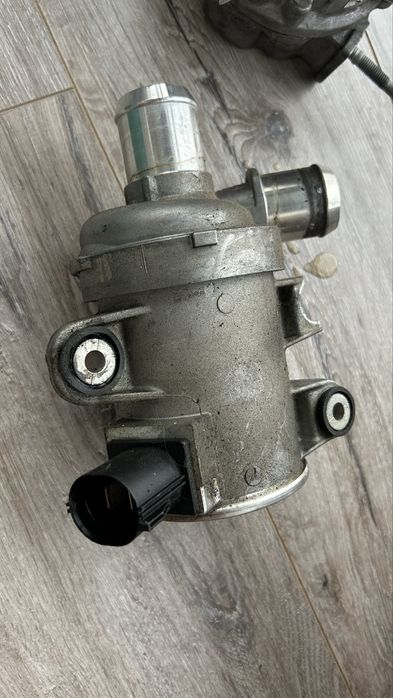 Компресор кондиціонера, помпа на  гібрид Ford escape mk4