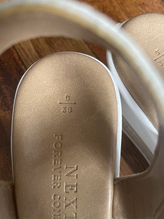 Босоніжки шкіряні