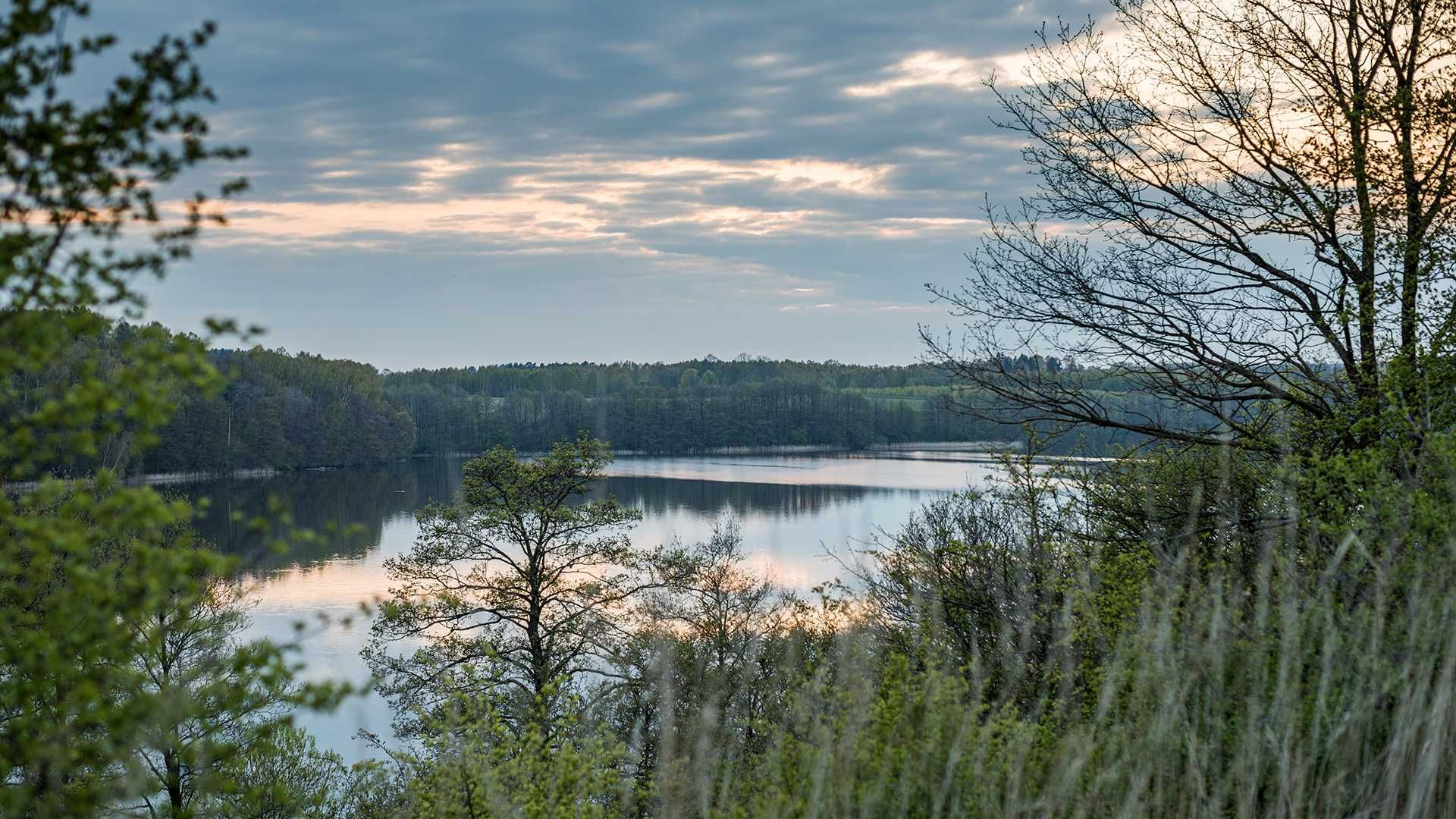 Działka między jeziorami w promocyjnej cenie !!!