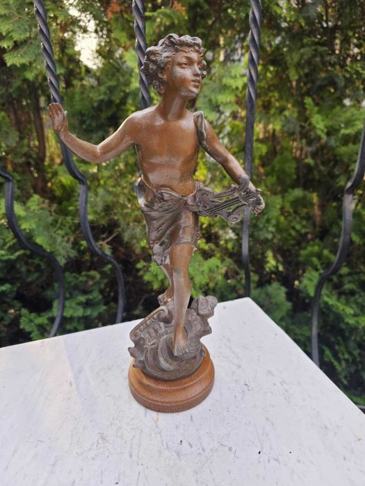 Przedwojenna figurka,chłopiec z harfą,wys.39 cm.na prezent