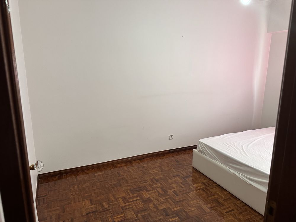 Arrendo quarto para senhoras