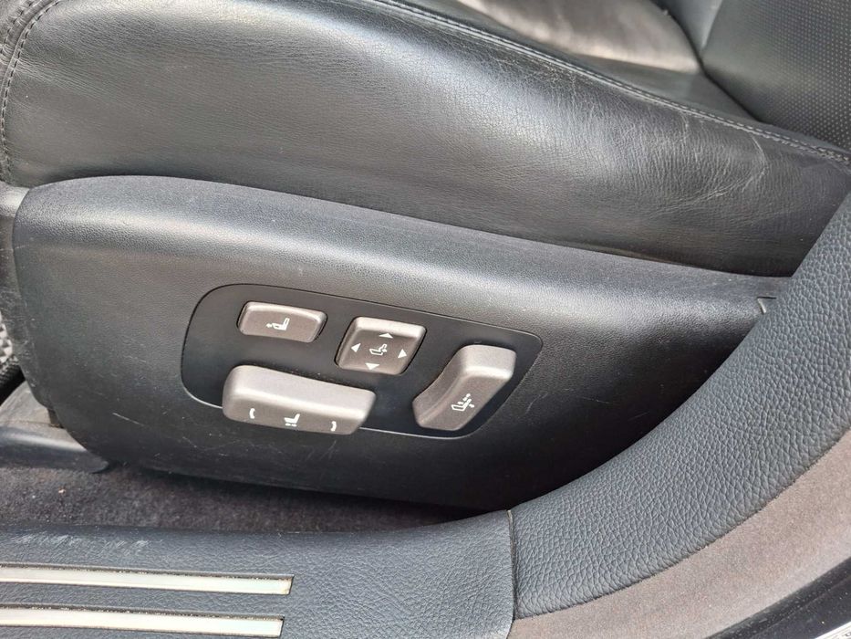 Продаю LEXUS LS600h