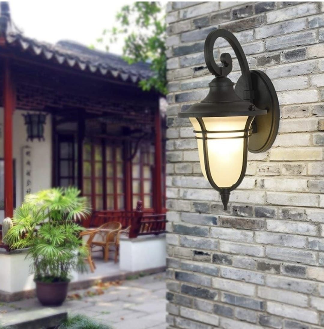 Lampa zewnętrzna wodoodporna kinkiet