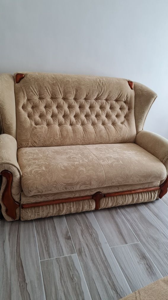 Продам КРЕПКИЙ качественный диван