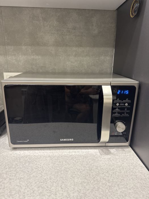 Мікрохвильова піч Samsung
