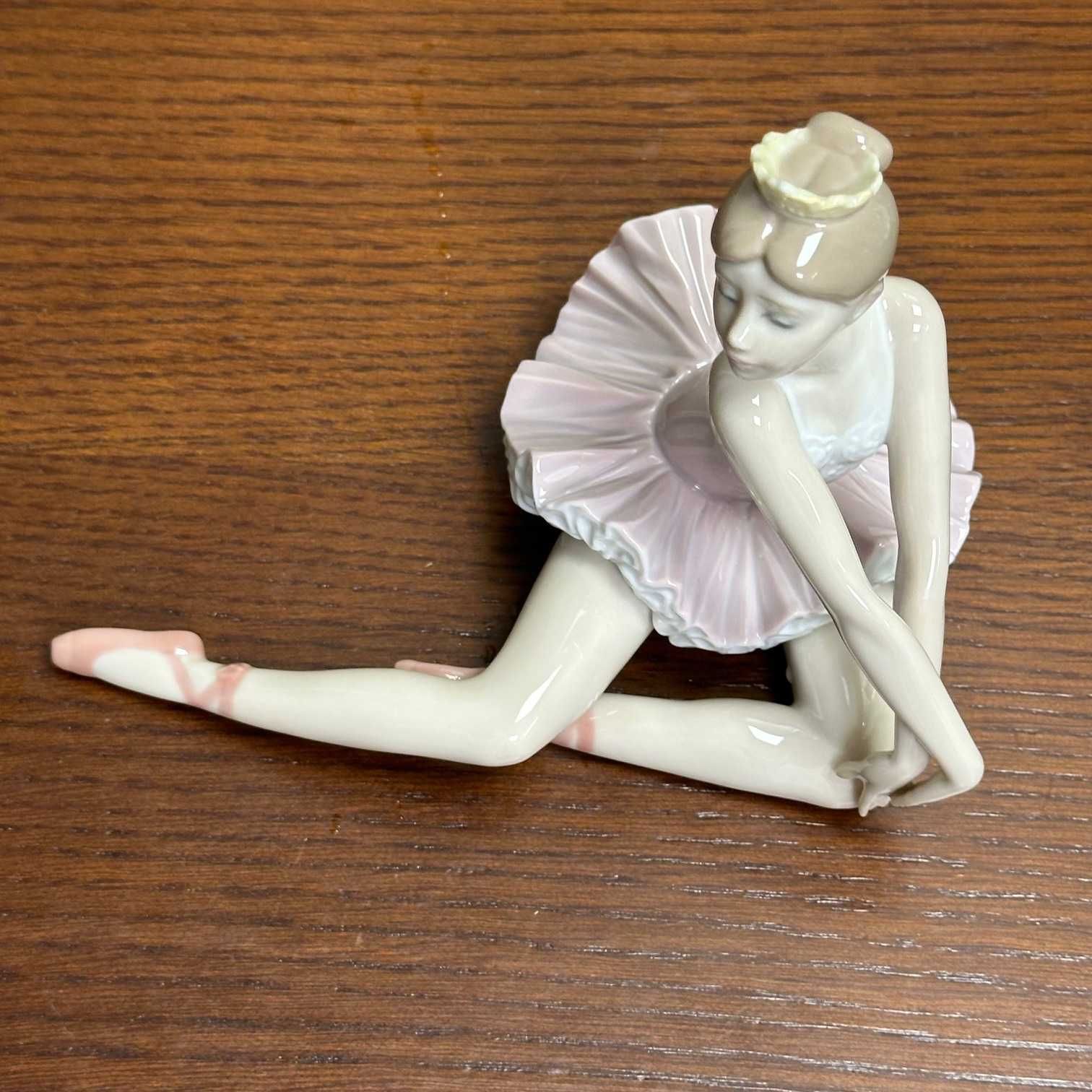 Фарфоровая статуэтка Lladro «Изящная поза».