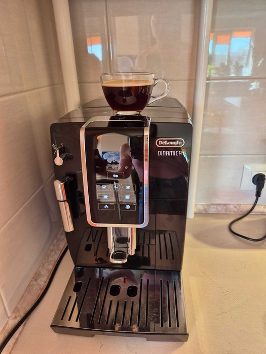 Кавомашина DeLonghi Dinamica