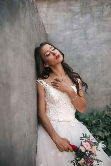 Гарна весільна сукня