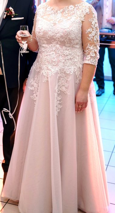 Przepiękna suknia ślubna lub na inne okazje