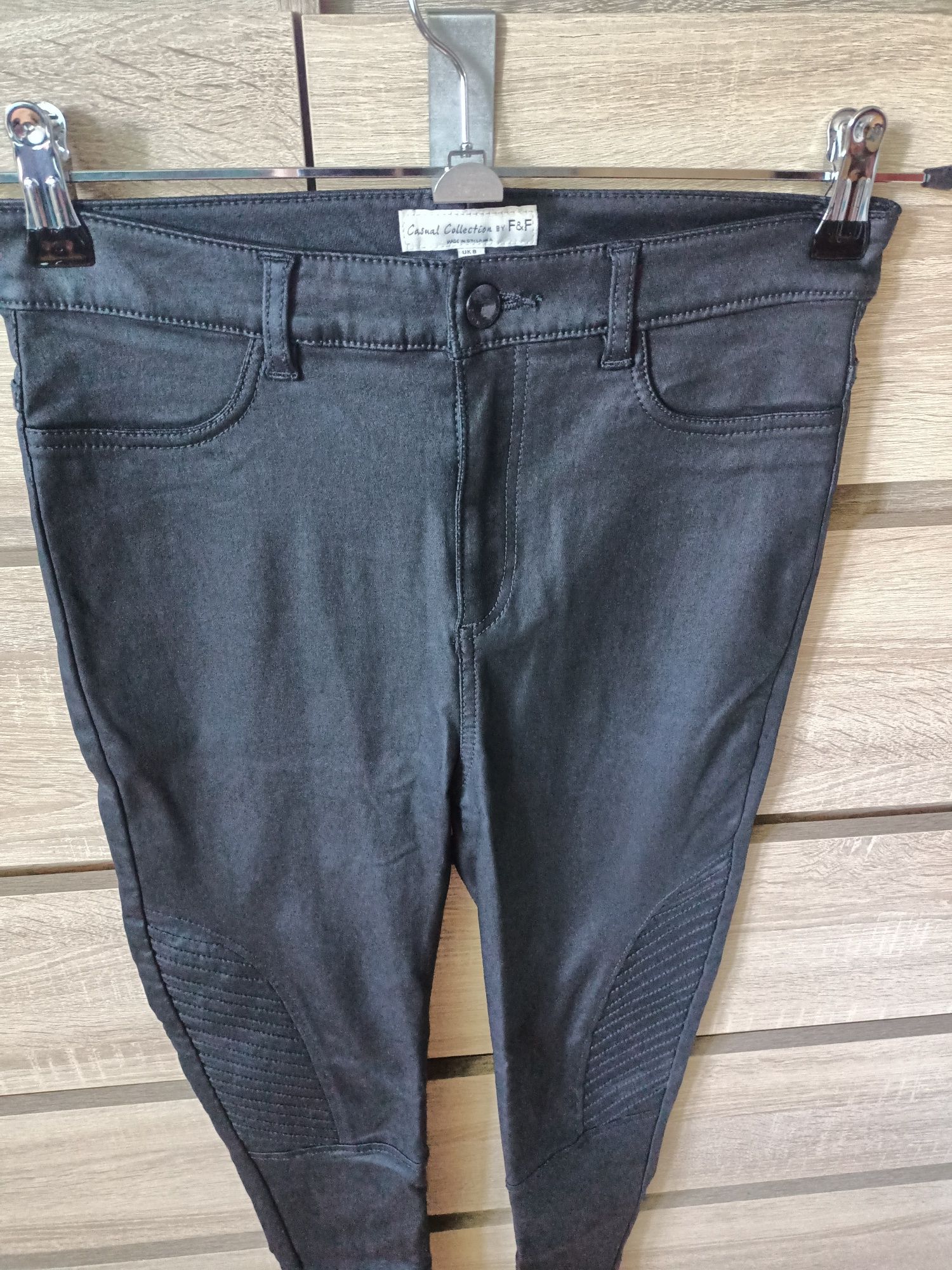 Czarne spodnie skinny rurki woskowane F&F 36/S zip