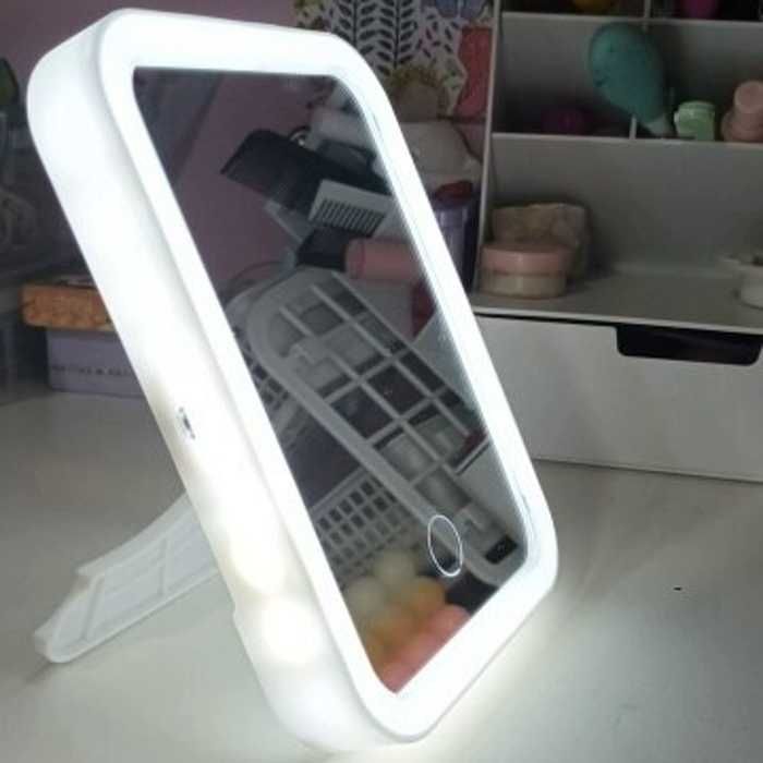 Зеркало с светодиодной подсветкой для макияжа б/у