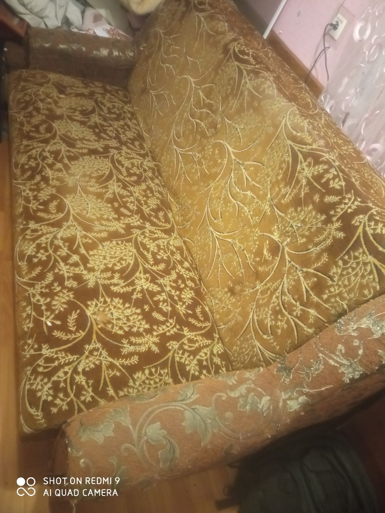 Диван б/у. В задовільному стані.