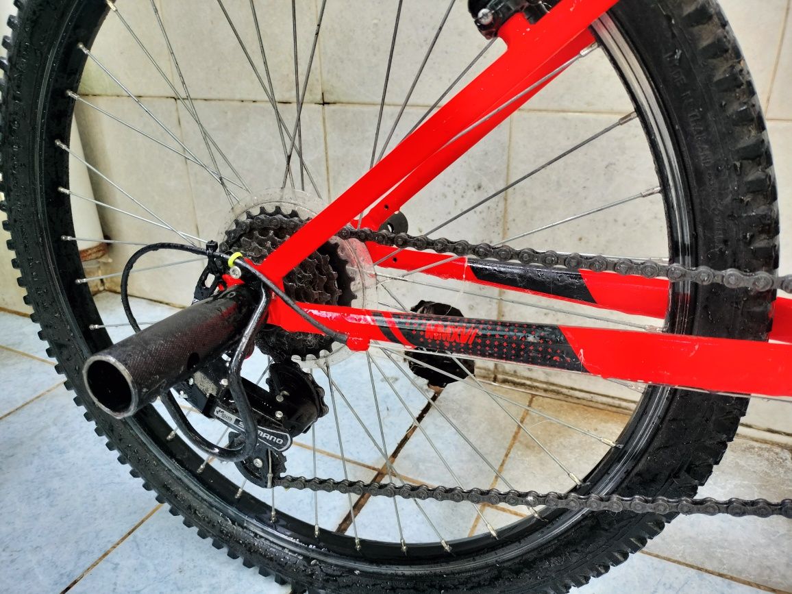 Bike b.twin aro 24 com pezinhos