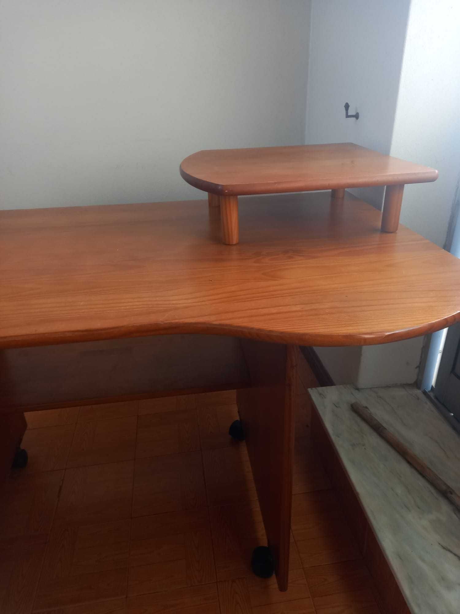 Secretaria castanho claro