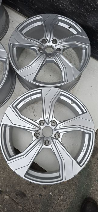 Alufelgi Dezent 7.5x19 5x114.3 ET54.5 67.1mm KBA 54564 KB silver felgi