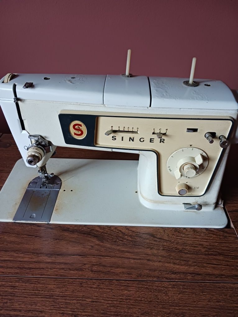 Maquina de Costura original  c/ movel