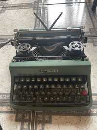 Maszyna do pisania Olivetti lettera 32