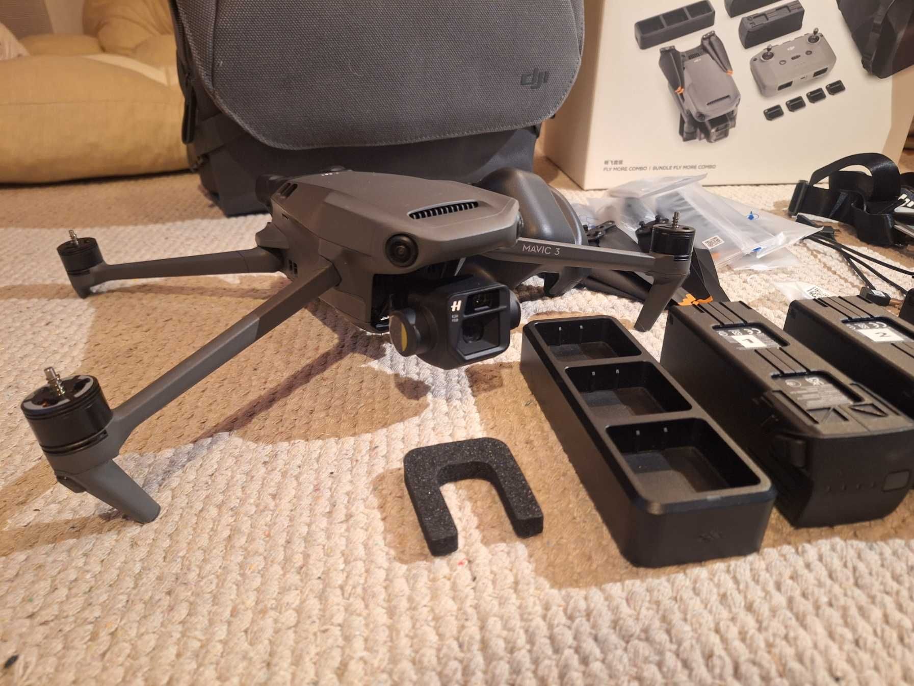dron DJI Mavic 3 V2.0 Fly More Combo