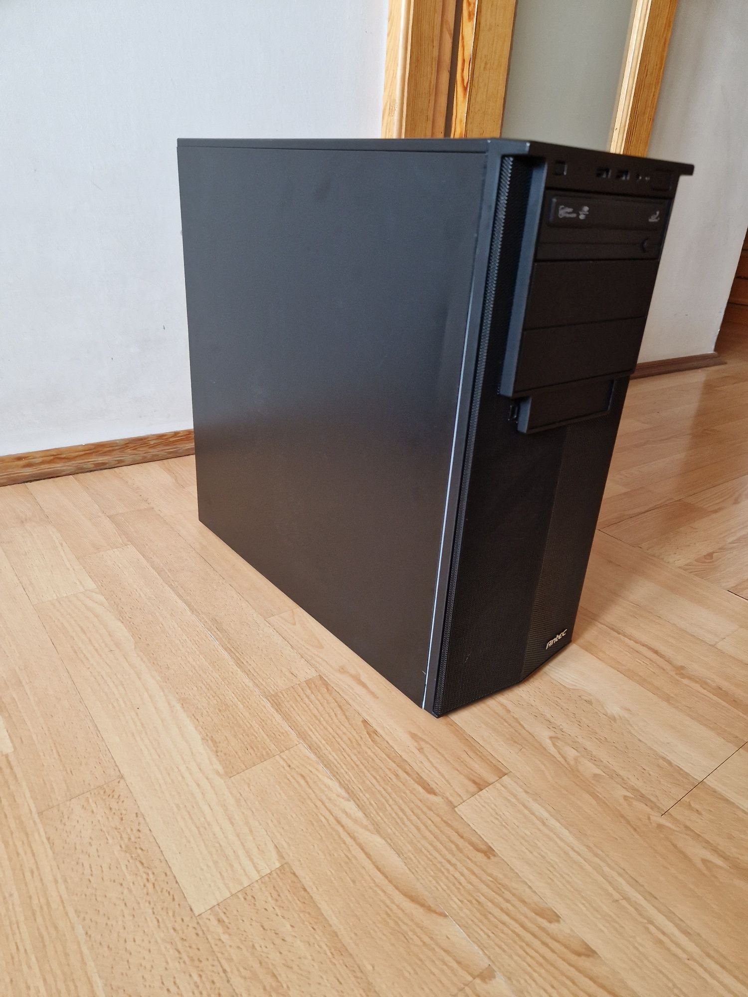 ANTEC брендовий корпус +кулер для системного блока
