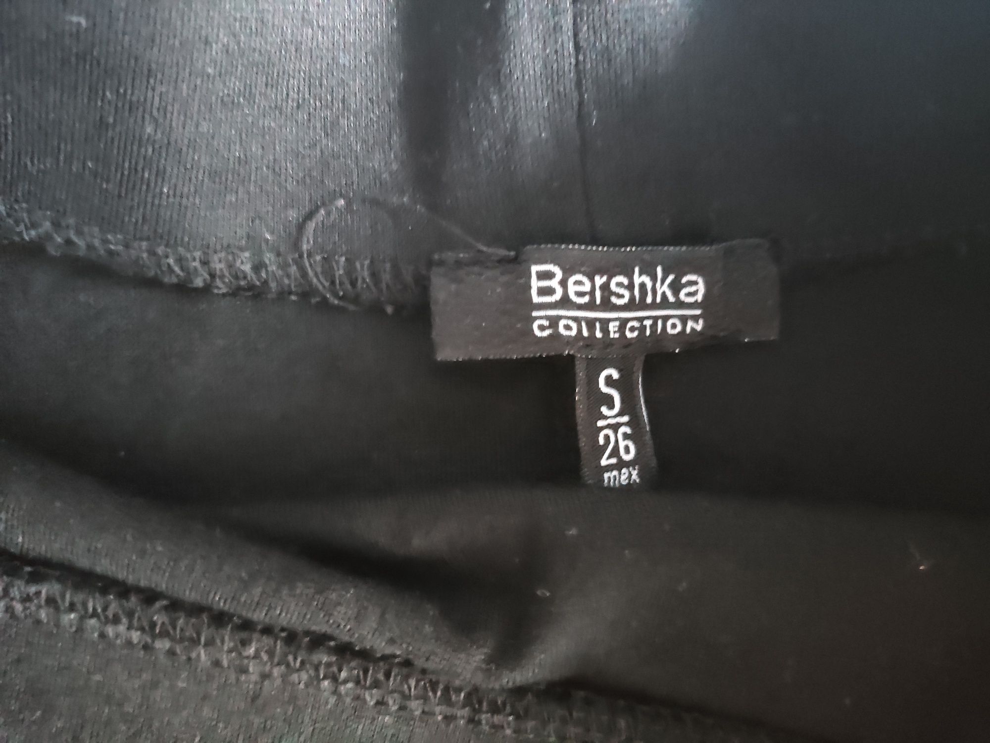 Spódniczka mini rozkloszowana Bershka