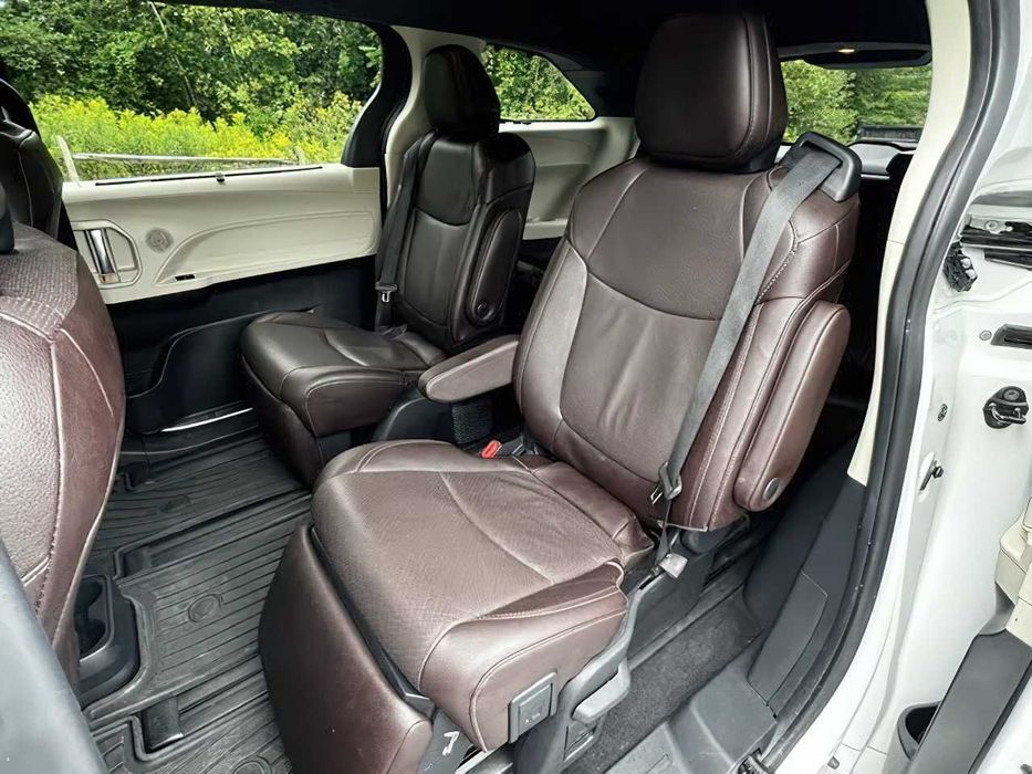 2023 Toyota Sienna Platinum 7-Passenger