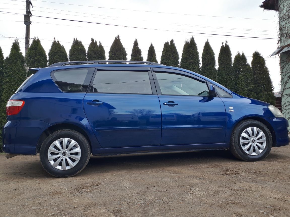 toyota avensis verso