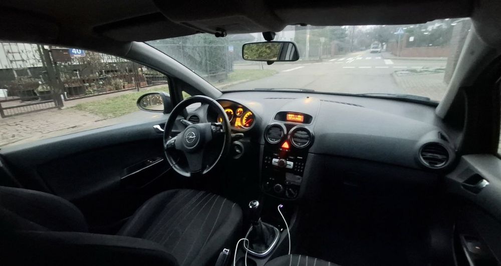 Opel Corsa D 2010 1.3d Ecoflex 5 Drzwi Hak Alusy