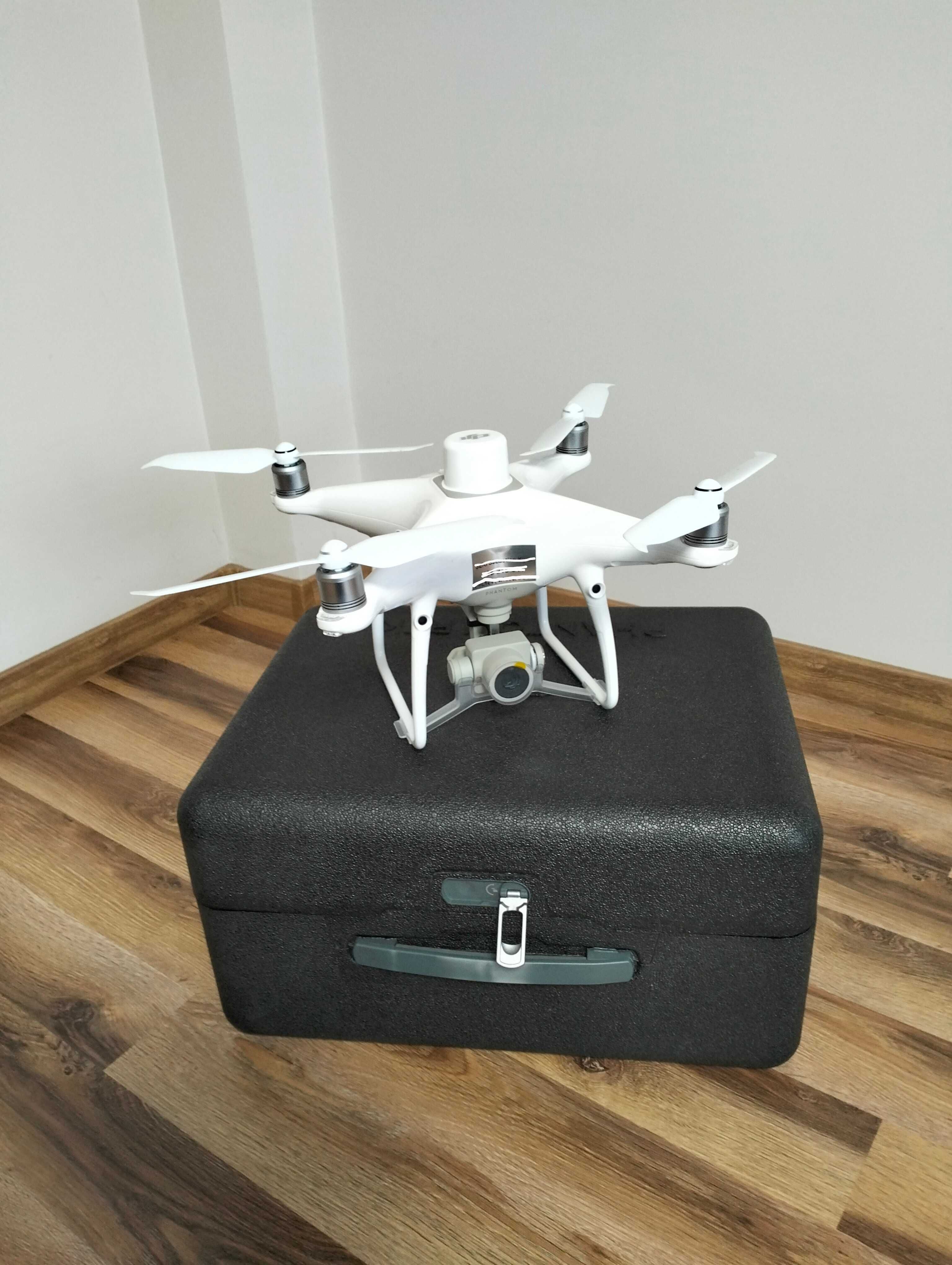 DJI Phantom 4 RTK + oprogramowanie Pix4Dmapper