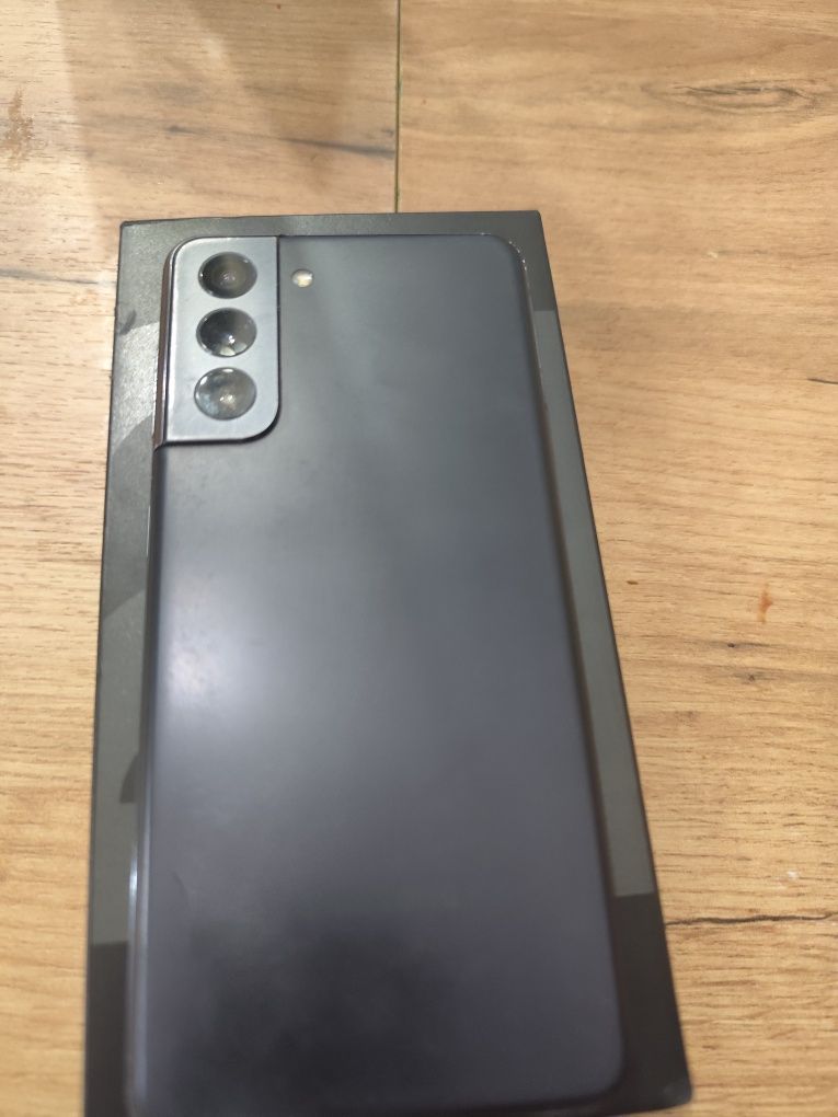 Sprzedam Samsunga s21