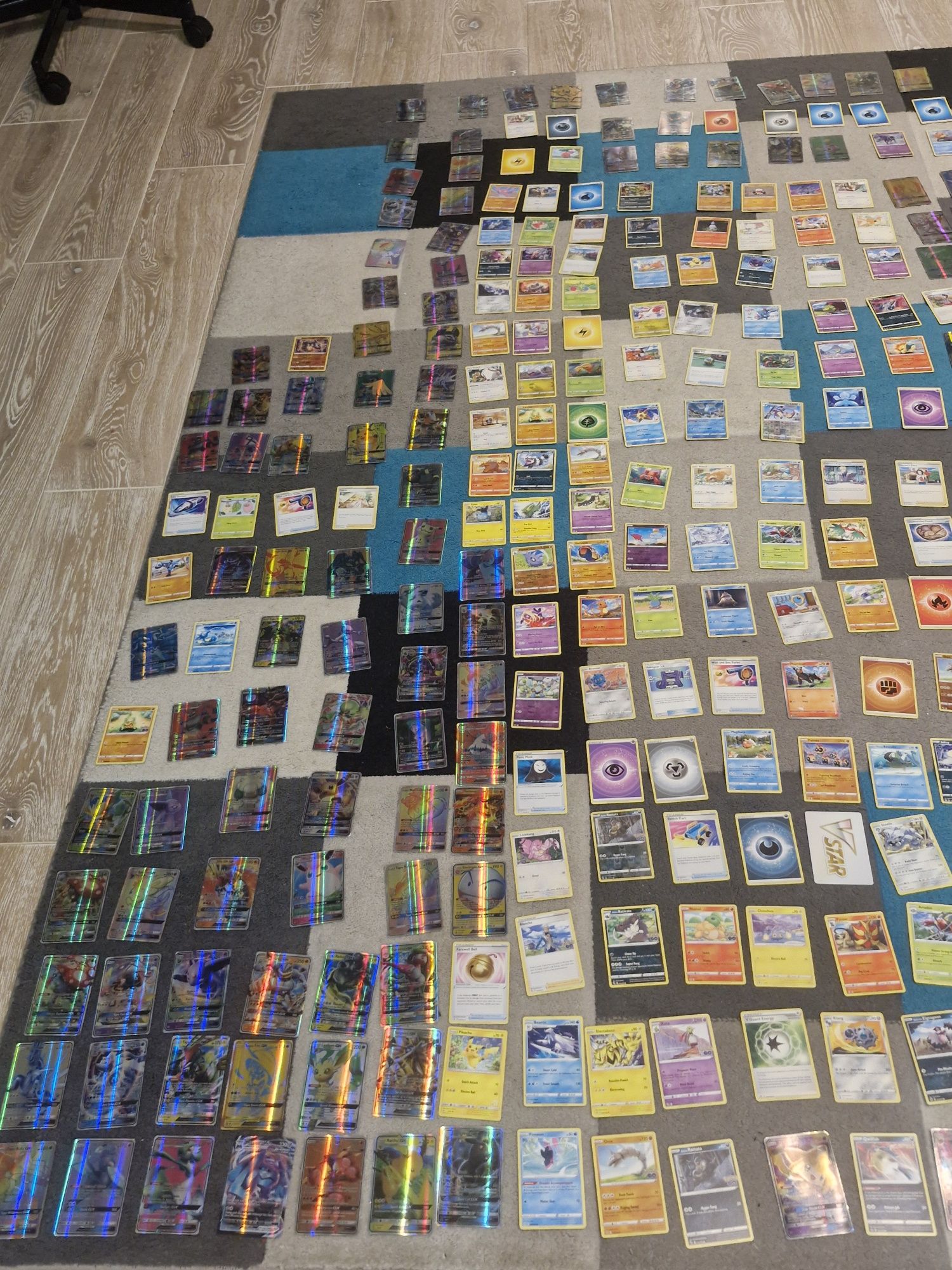 Sprzedam 238 kart pokemon plus album na karty