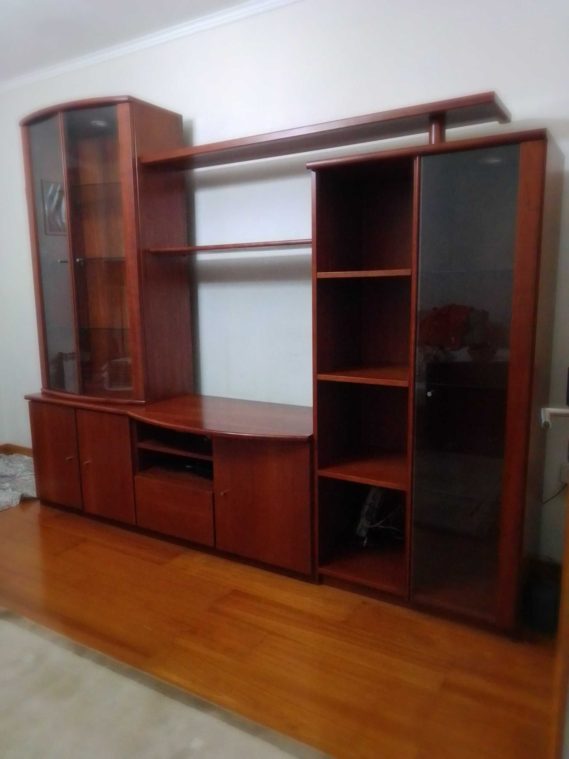 movél de sala em cerejeira e mesinha de centro
