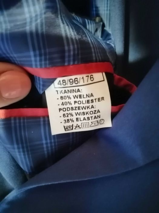 Garnitur męski firmy Aljeka