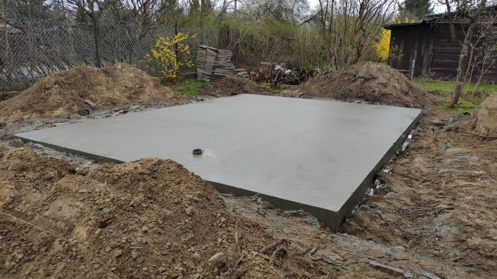 Wylewka betonowa garaż blaszak domek letniskowy fundament stopy beton