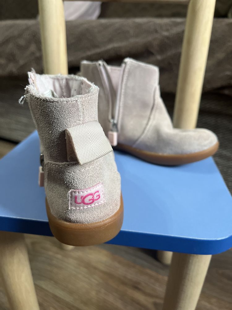 Сапожки UGG на дівчинку