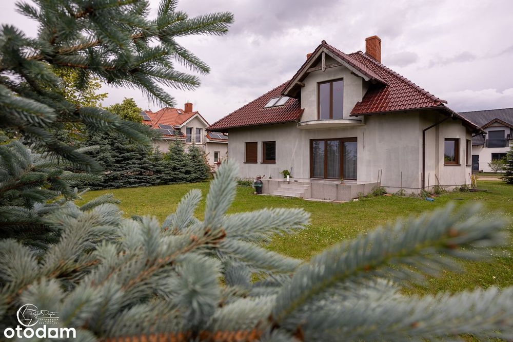 Funkcjonalny dom nieopodal Poznania.