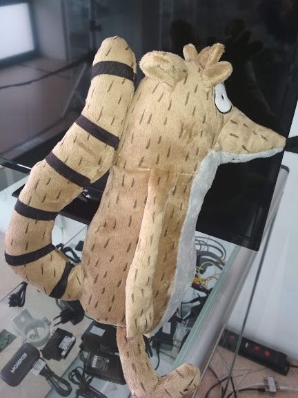 PROMO:Peluche Regular Show Rigby 38cm