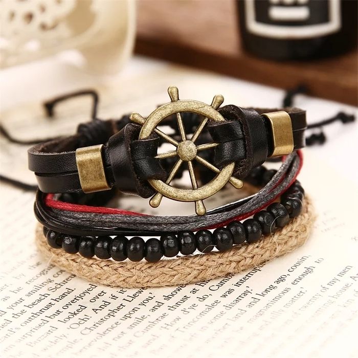 Набор кожаных браслетов мужской женский деревянный