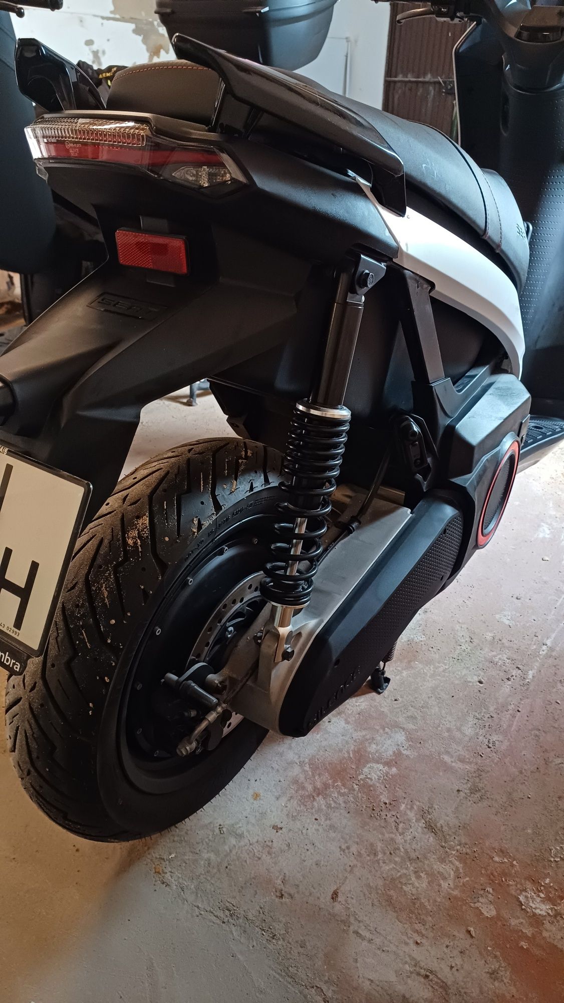 Seat MÓ 125 Elétrica | Abril 2024 | 5.000 km | 4.000€