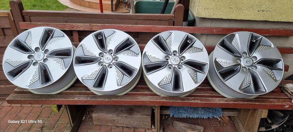 Felgi aluminiowe 5x114,3x17 Hyundai oryginalne z czujnikami ciśnienia