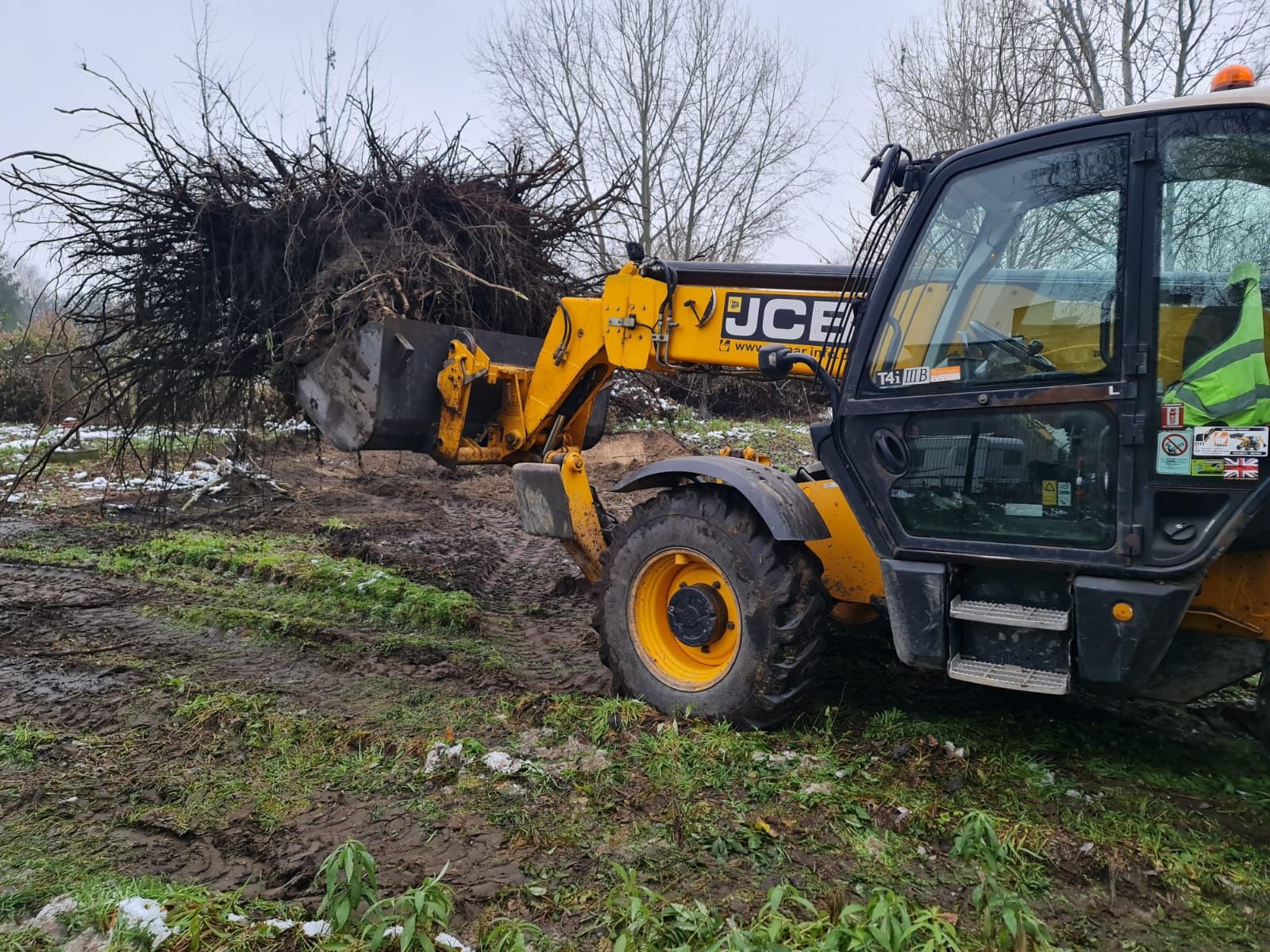 Usługi minikoparką lub wynajem koparki i wiertnica