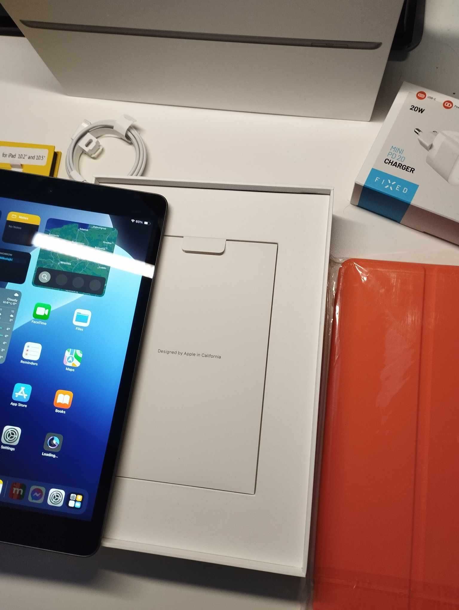 Apple iPad 10.2" Tablet w ładnym stanie z etui i szkłem hartowanym